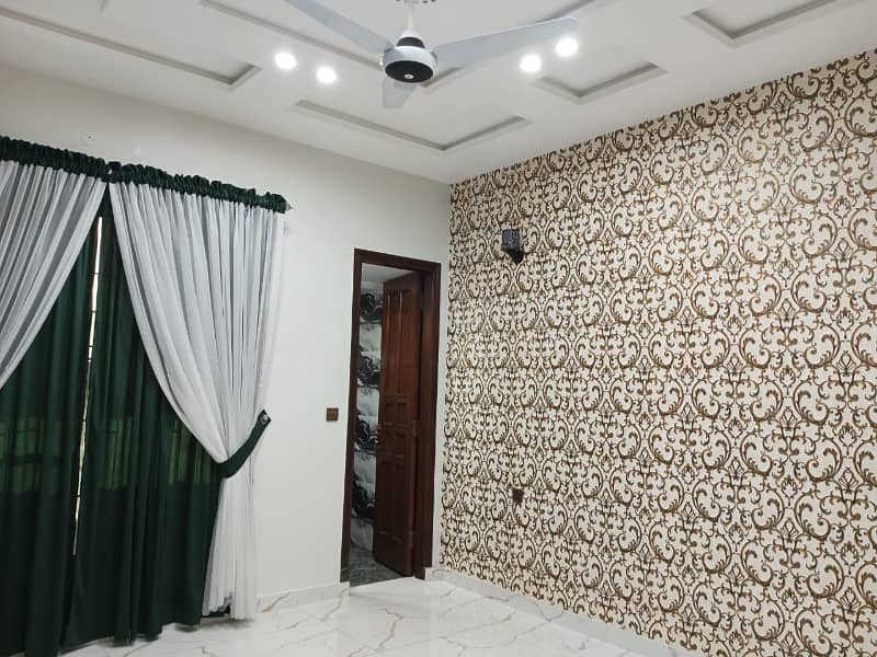 10 Marla Like New House Available For Rent In Bahria Town Lahore. 7