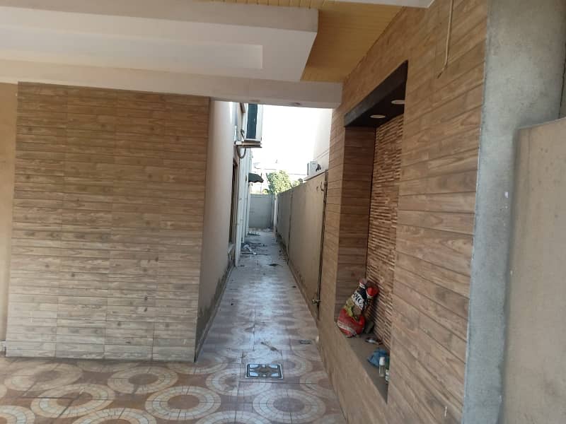 Prime Location House Spread Over 20 Marla In Izmir Town Available 4