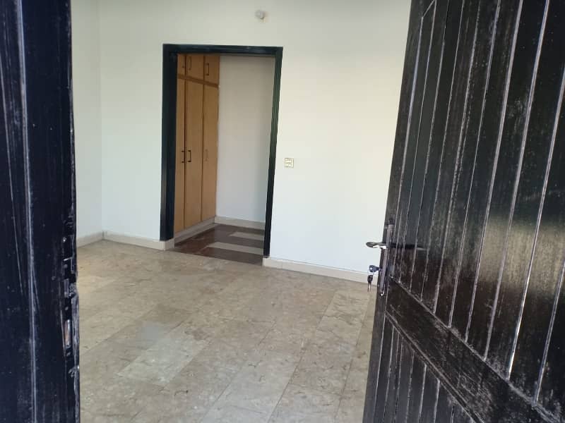 Prime Location House Spread Over 20 Marla In Izmir Town Available 6