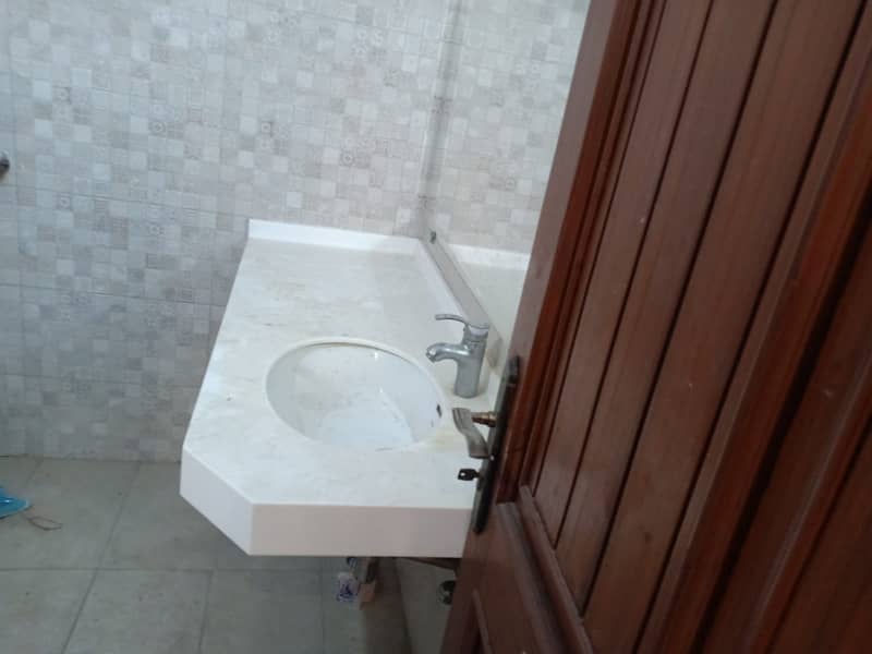 Prime Location House Spread Over 20 Marla In Izmir Town Available 10