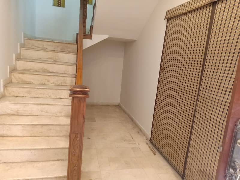 Prime Location House Spread Over 20 Marla In Izmir Town Available 12