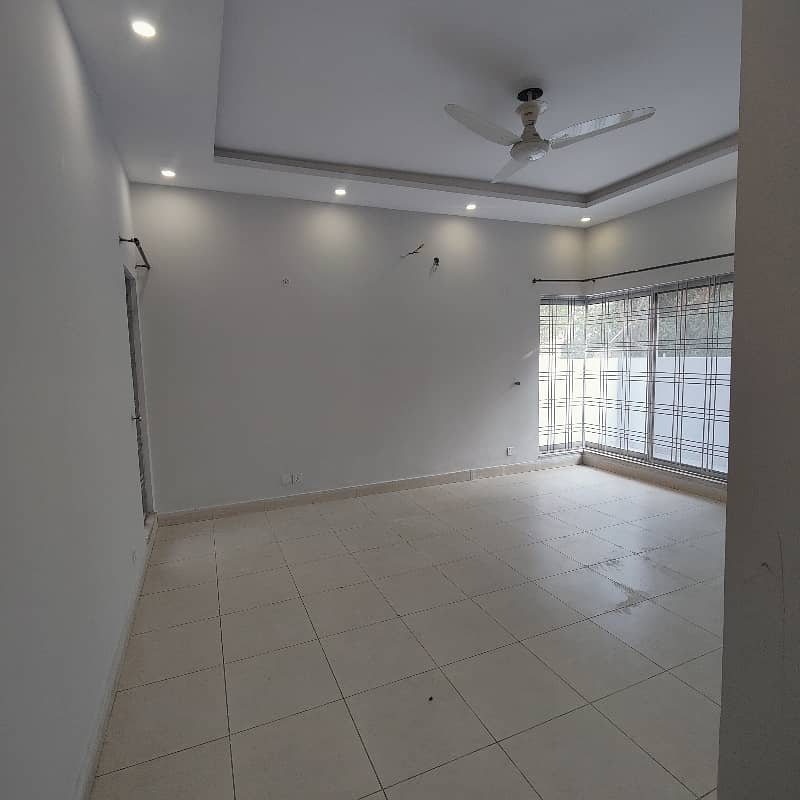 One Kanal Corner House Available For Rent 5