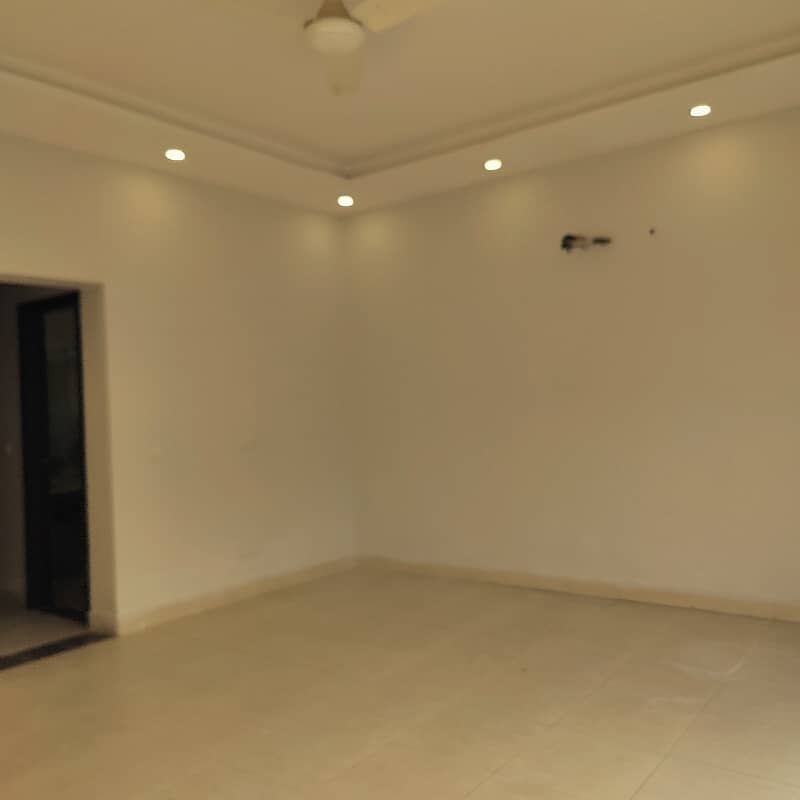 One Kanal Corner House Available For Rent 0