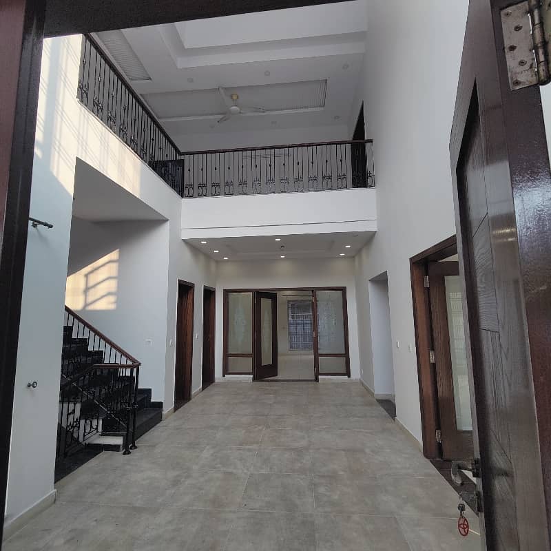 One Kanal Corner House Available For Rent 11