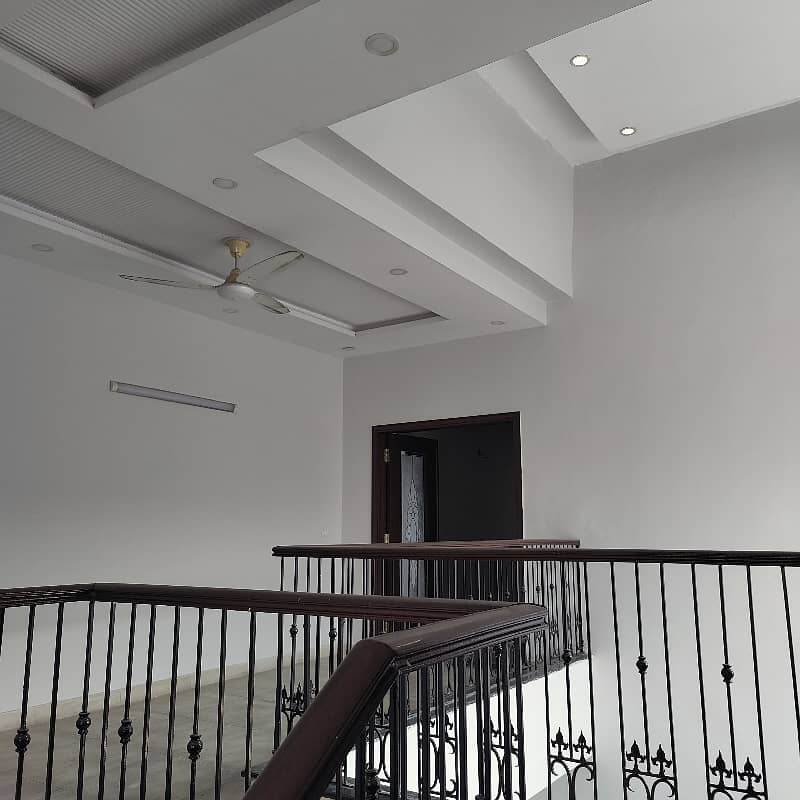 One Kanal Corner House Available For Rent 15