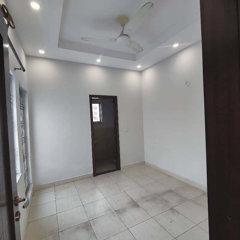 One Kanal Corner House Available For Rent 16