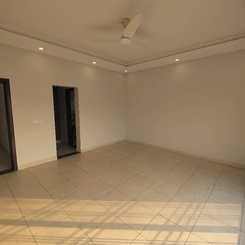 One Kanal Corner House Available For Rent 23