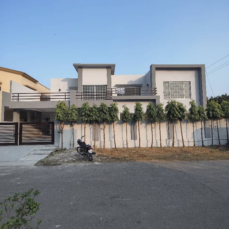 One Kanal Corner House Available For Rent 27