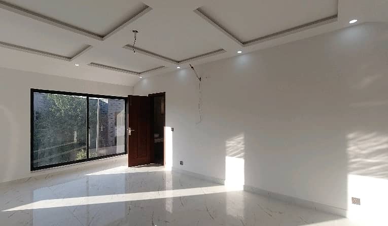 2375 Square Feet House For sale In Rs. 20000000 Only 5