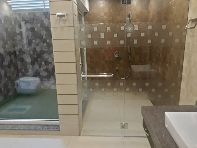 "Premium 1 Kanal 16 Marla Brand New Residence" 44