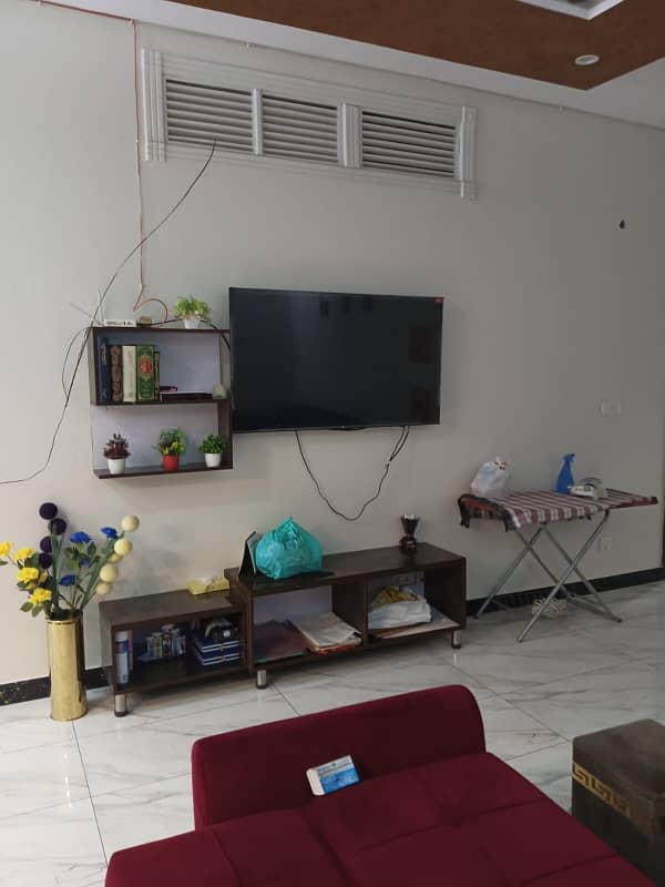 Like New Kanal Upper Portion Available For Small Family 1