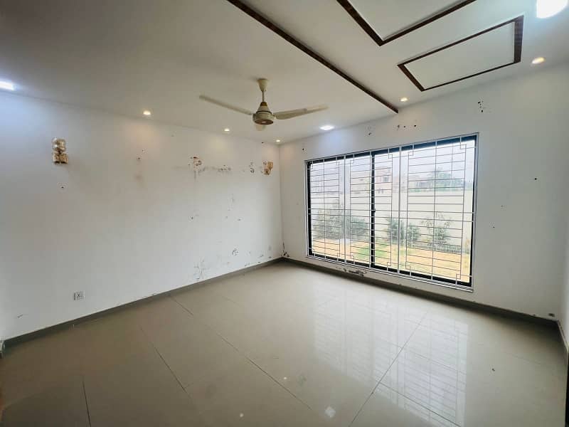 1 Kanal Owner Builder House For Sale In B Block Good Location 40 Feet Road 10