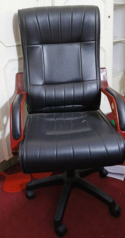 beautiful executive chair | almost new 0