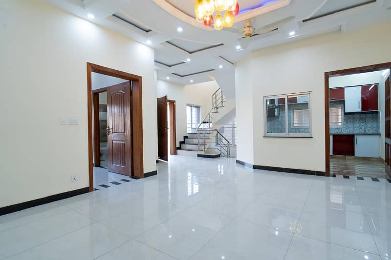 One Kanal Lavish Upper Portion For Rent In Sector B Bahria Town Lahore 0