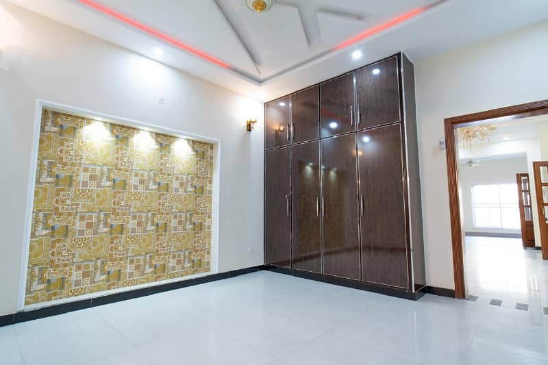 One Kanal Lavish Upper Portion For Rent In Sector B Bahria Town Lahore 2