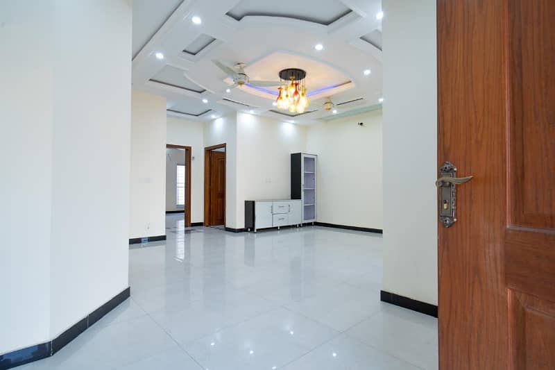 One Kanal Lavish Upper Portion For Rent In Sector B Bahria Town Lahore 10