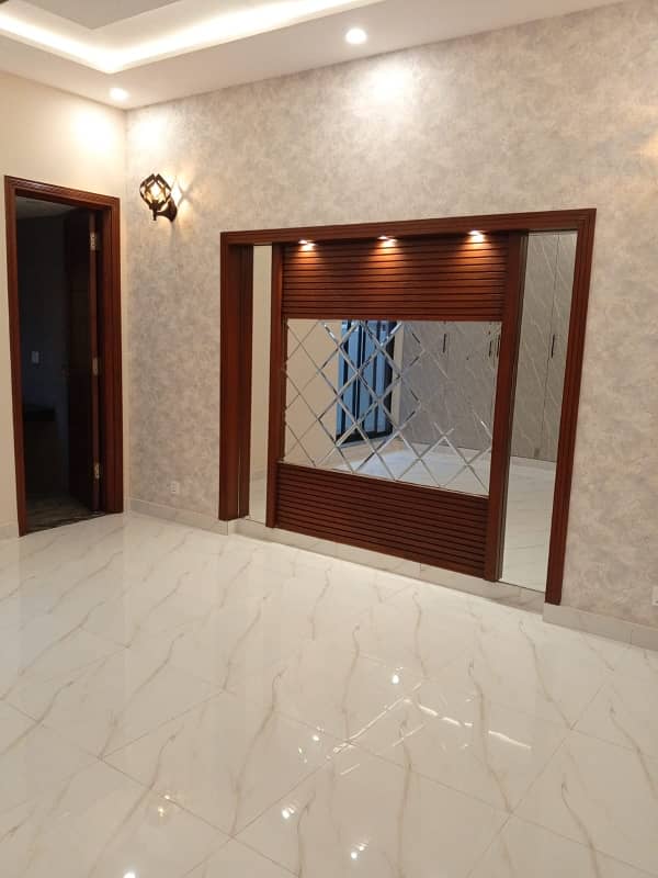 Five Marla Beautiful House For Rent In Sector D Bahria Town Lahore Near McDonald's And Rainbow Store 1