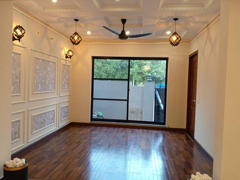 Five Marla Beautiful House For Rent In Sector D Bahria Town Lahore Near McDonald's And Rainbow Store 3