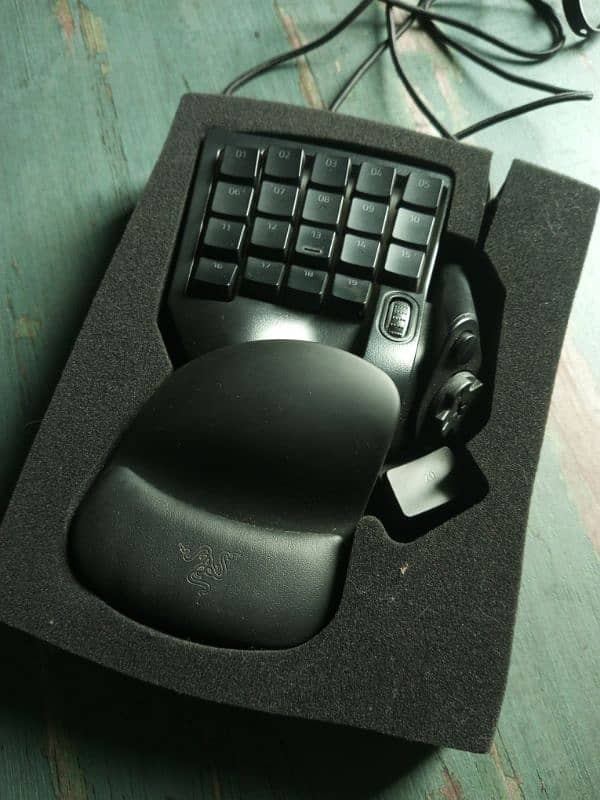 Razer Tartarus v2 RGB Gaming Keypad 1