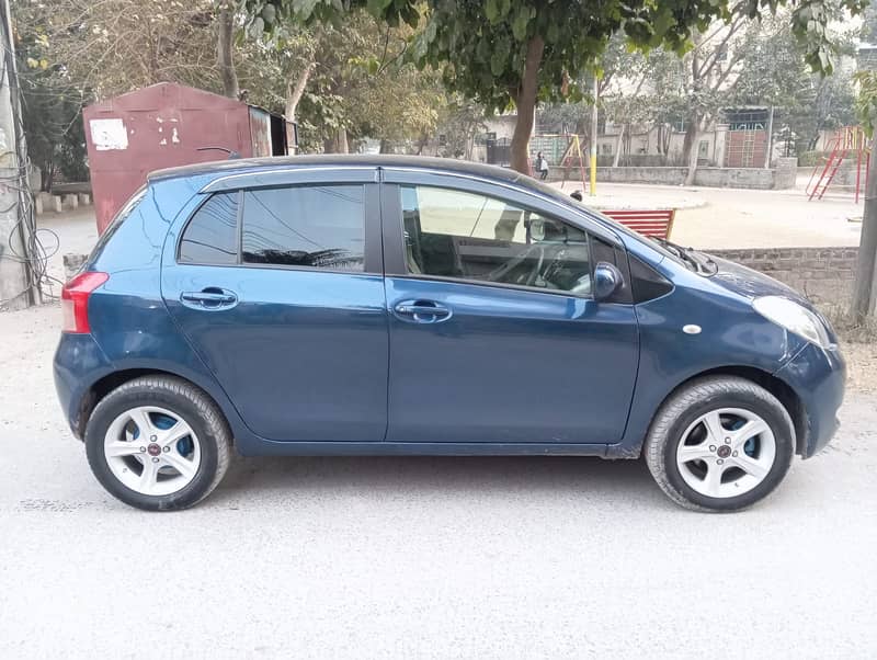 Toyota Vitz 2005 F 1.0 for sale 3