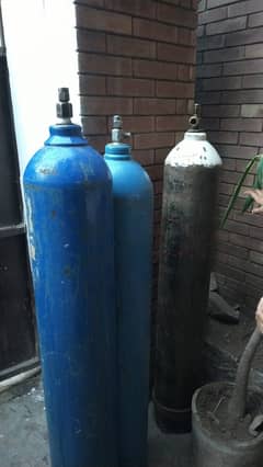 Oxygen nd Nitrous oxide cylinder