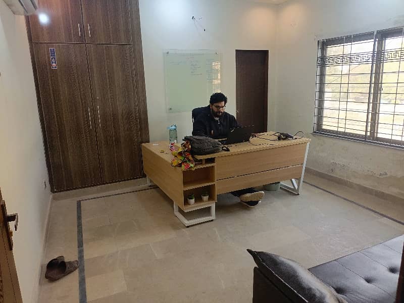 4,Marla Beautiful Fist Floor Flat Available For Office Use In Johar Town Near Doctor Hospital 2