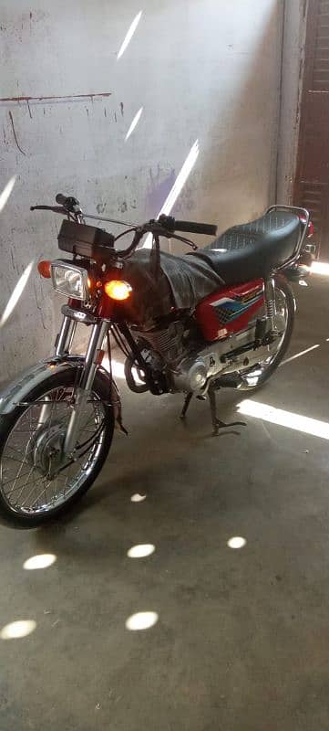 HONDA CG-125 IN RED COLOR 2024 2