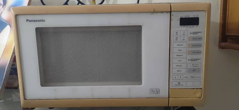 Panasonic microwave in very good condition is for sale 1