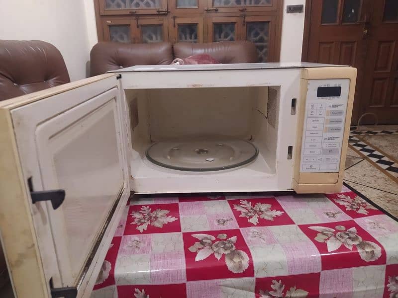 Panasonic microwave in very good condition is for sale 3