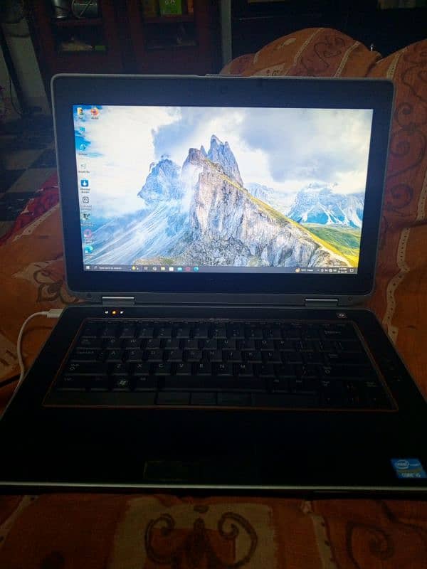 dell latitude 4 gb ram 320 gb hard disk and dvd 4