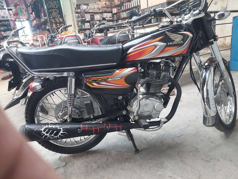 Honda 125 22 model Black colour 3