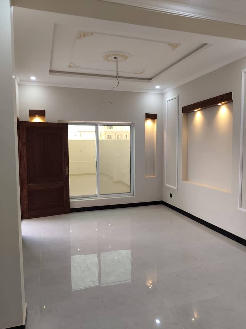 Prime Location Al Haram Garden House For sale Sized 5 Marla 2