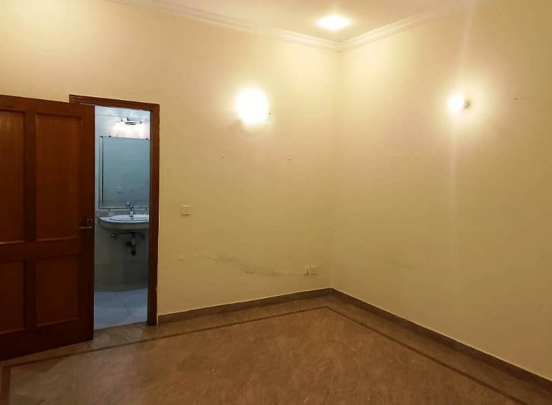 01 Kanal Separate Gate 2 Bed Rooms With Drawing Room Beautiful Upper Portion Available For Rent in DHA Phase 3 Block Z, Lahore Cantt 9