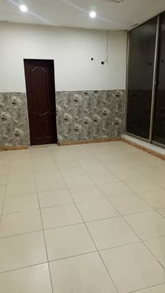 Office Flat for rent in johar for office software house and call centre and +Jobholder