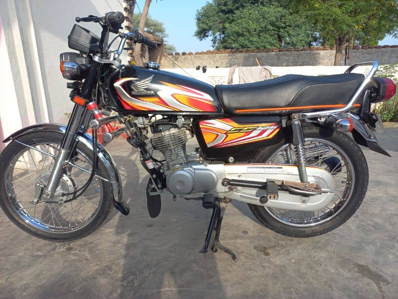 Honda 125 Lush condition.  22 model 2