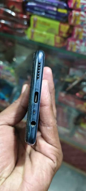 Vivo V21e 9.5/10 condition. 4