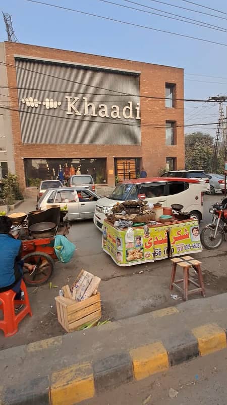 1 KANAL COMMERCIAL BUILDING FOR SALE AT PRIME LOCATION OF ALLAMA IQBAL TOWN 1