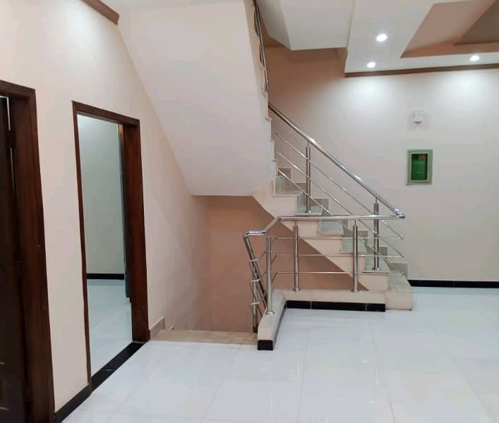 Lower Portion Of 5 Marla In Johar Town For rent 2