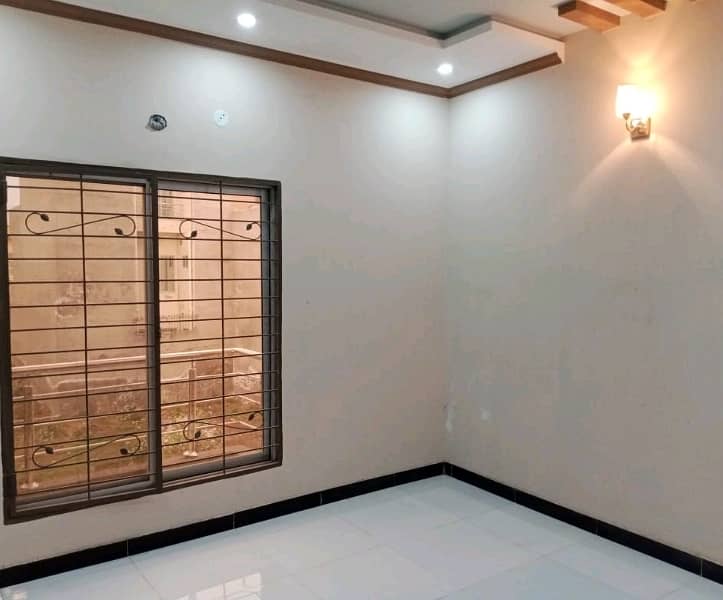 Lower Portion Of 5 Marla In Johar Town For rent 3