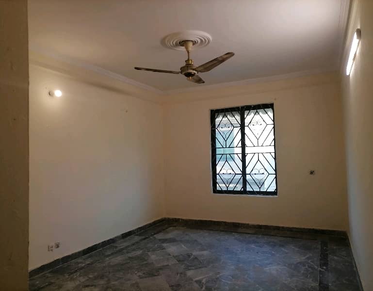 Upper Portion For rent In Beautiful Johar Town 3