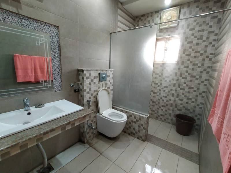 10 Marla Corner House For Sale In Allama Iqbal Town 4