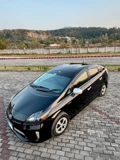 Toyota Prius S 1.8 2013 Model