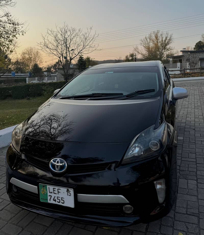 Toyota Prius S 1.8 2013 Model 2