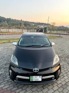 Toyota Prius S 1.8 2013 Model