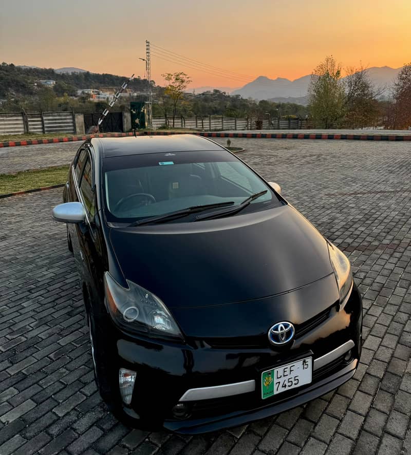 Toyota Prius S 1.8 2013 Model 11