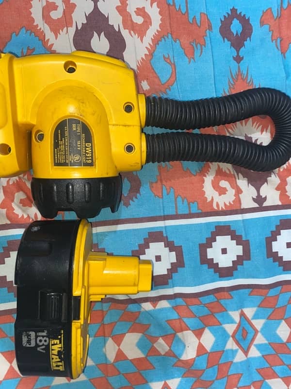 Chargeable Dewalt american drill machine 1