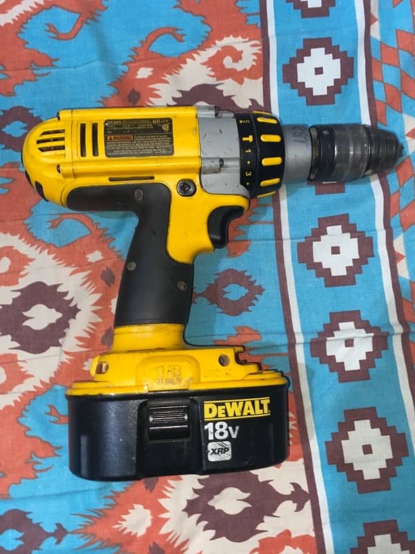 Chargeable Dewalt american drill machine 3