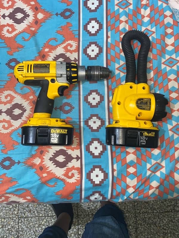 Chargeable Dewalt american drill machine 4