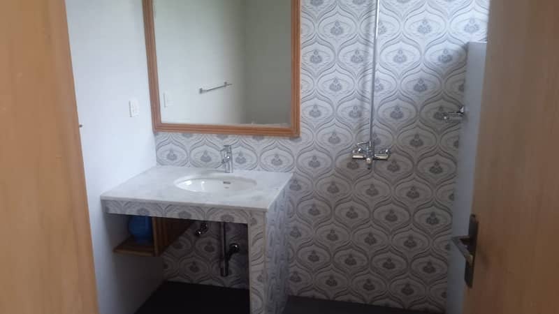 2 KANAL SINGLE STOREY FOR RENT 8