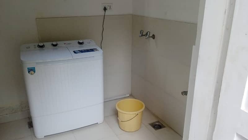 2 KANAL SINGLE STOREY FOR RENT 18